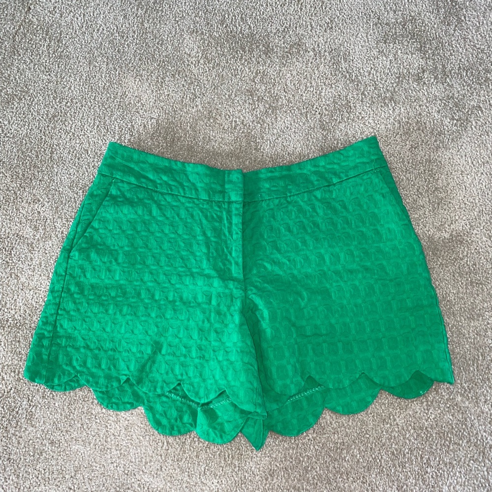 Kelly green textured scalloped shorts